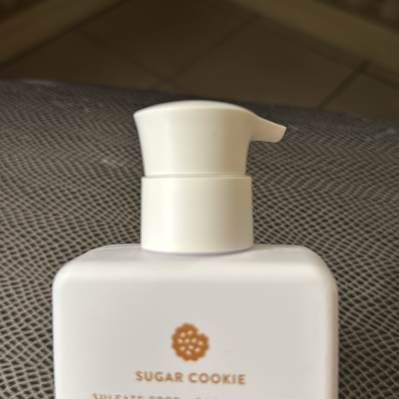 New Bottle of Native Sugar Cookie Moisturizing Facial Cleanser - Picture 4 of 4